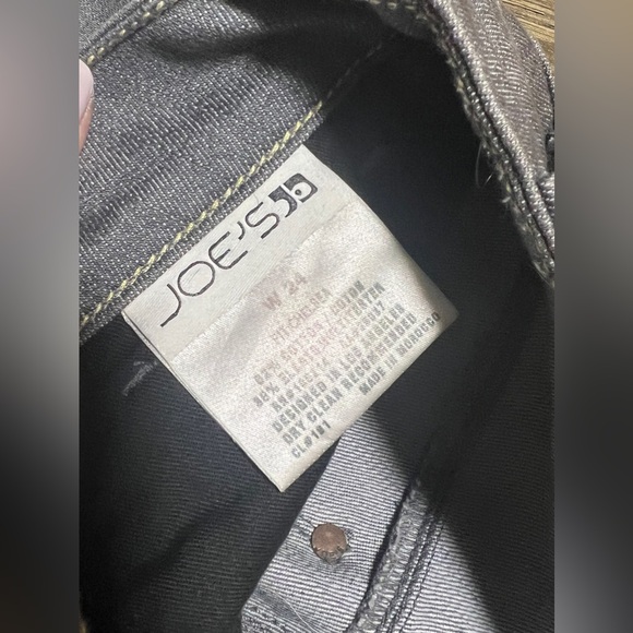 Excellent condition! Joe's Jeans in grey wash color. Fit: Chelsea - Picture 4 of 4